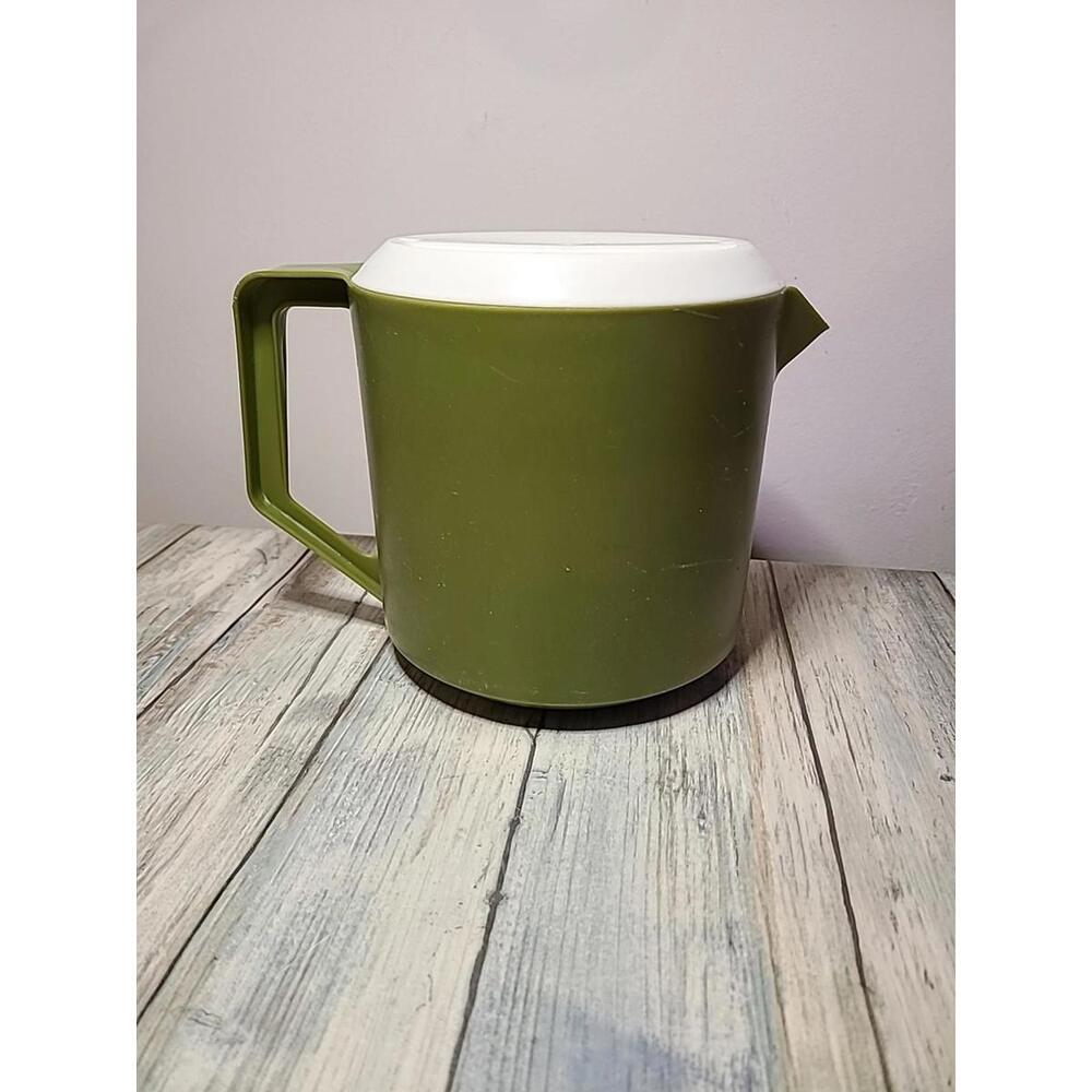 1 And 1/2 Qt Rubbermaid Green Picture J-2745 4 White Lid